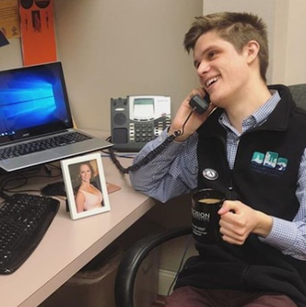 Meet your Posher, Cole